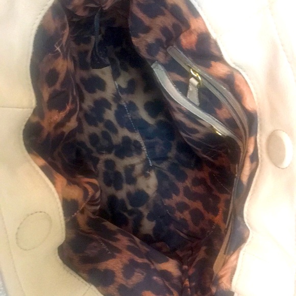 Beautiful “Vanilla” Sueded Leather Shoulder Bag - Picture 10 of 13